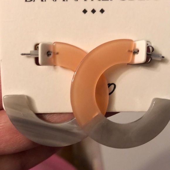 Banana Republic resin hoop earrings - Picture 5 of 7